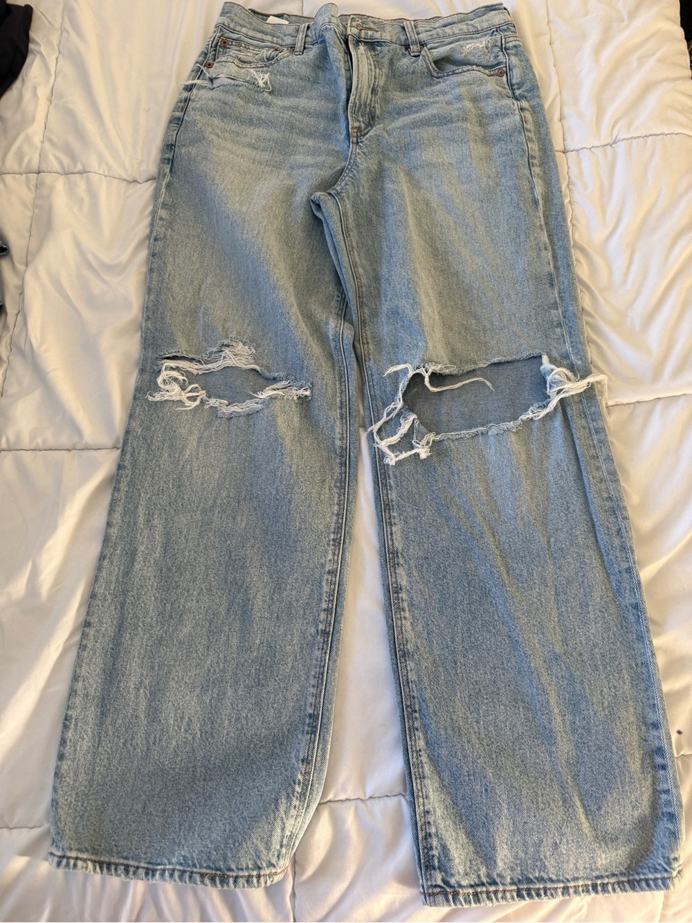 American Eagle Light Wash Distressed Straight-Leg Jeans